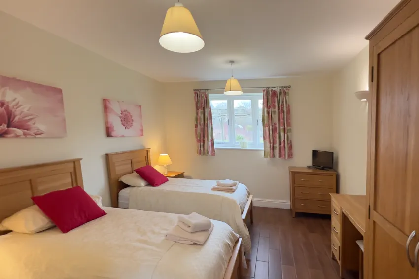 Twin bedroom with all linen providedoom