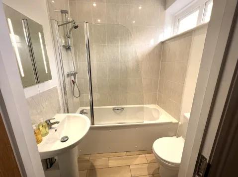 2 Moatside family bathroom