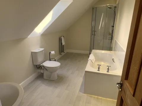 Main ensuite bathroom