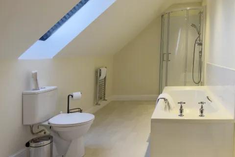 Main ensuite bathroom