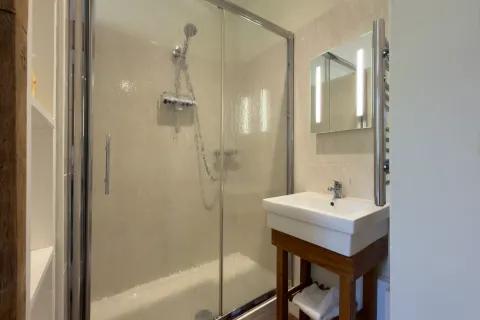 Ensuite shower